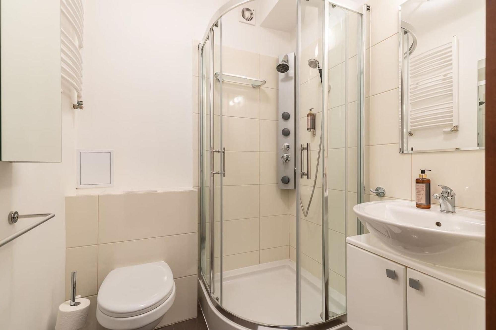 Rent Like - śniadeckich 1/15 * Warszawa